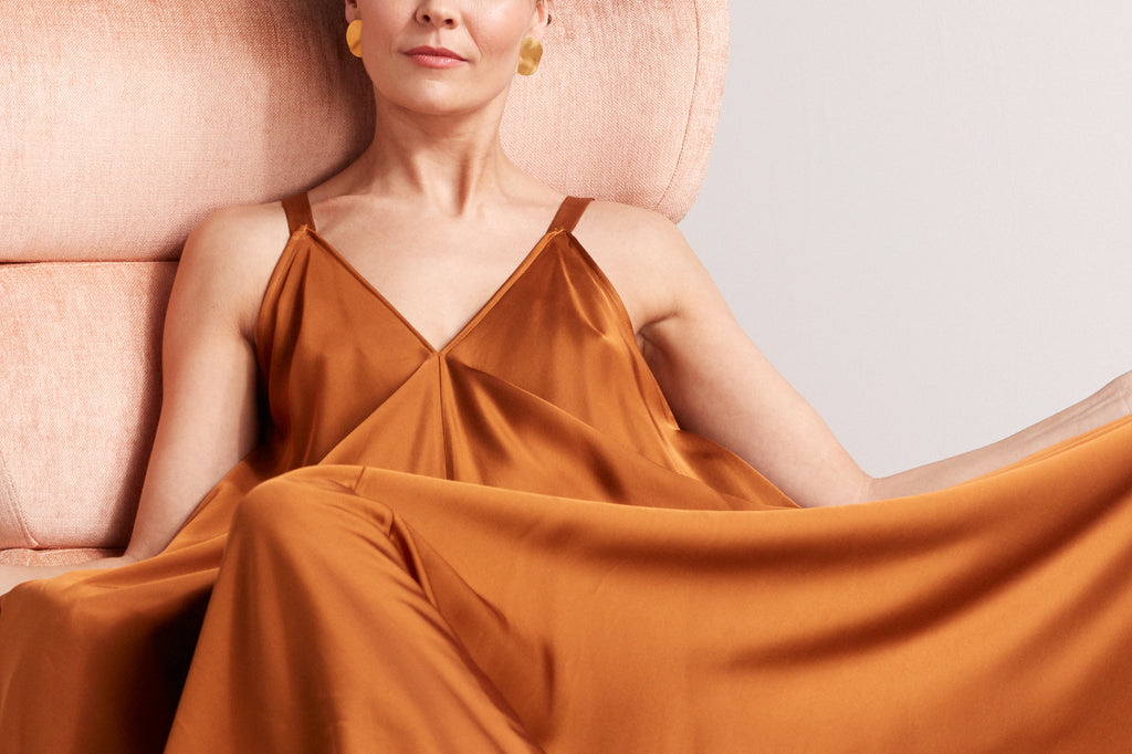 MONA fluttering midi dress in bronze