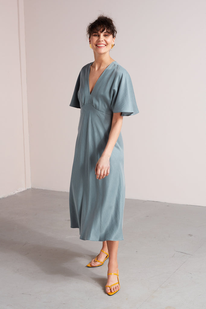 NORA midi butterfly sleeves dress in dusty blue